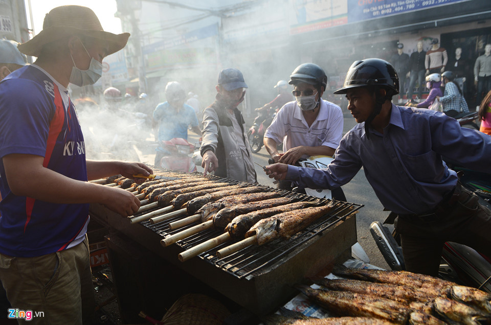 Chủ quán Sài Gòn nướng 3.000 cá lóc bán ngày Thần Tài